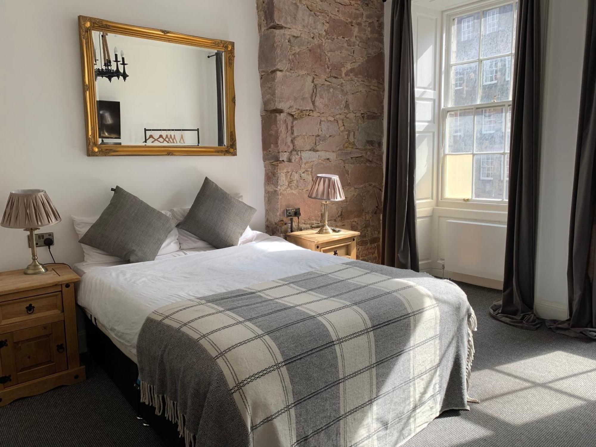 Royal Mile Balconies By The Castle 5*