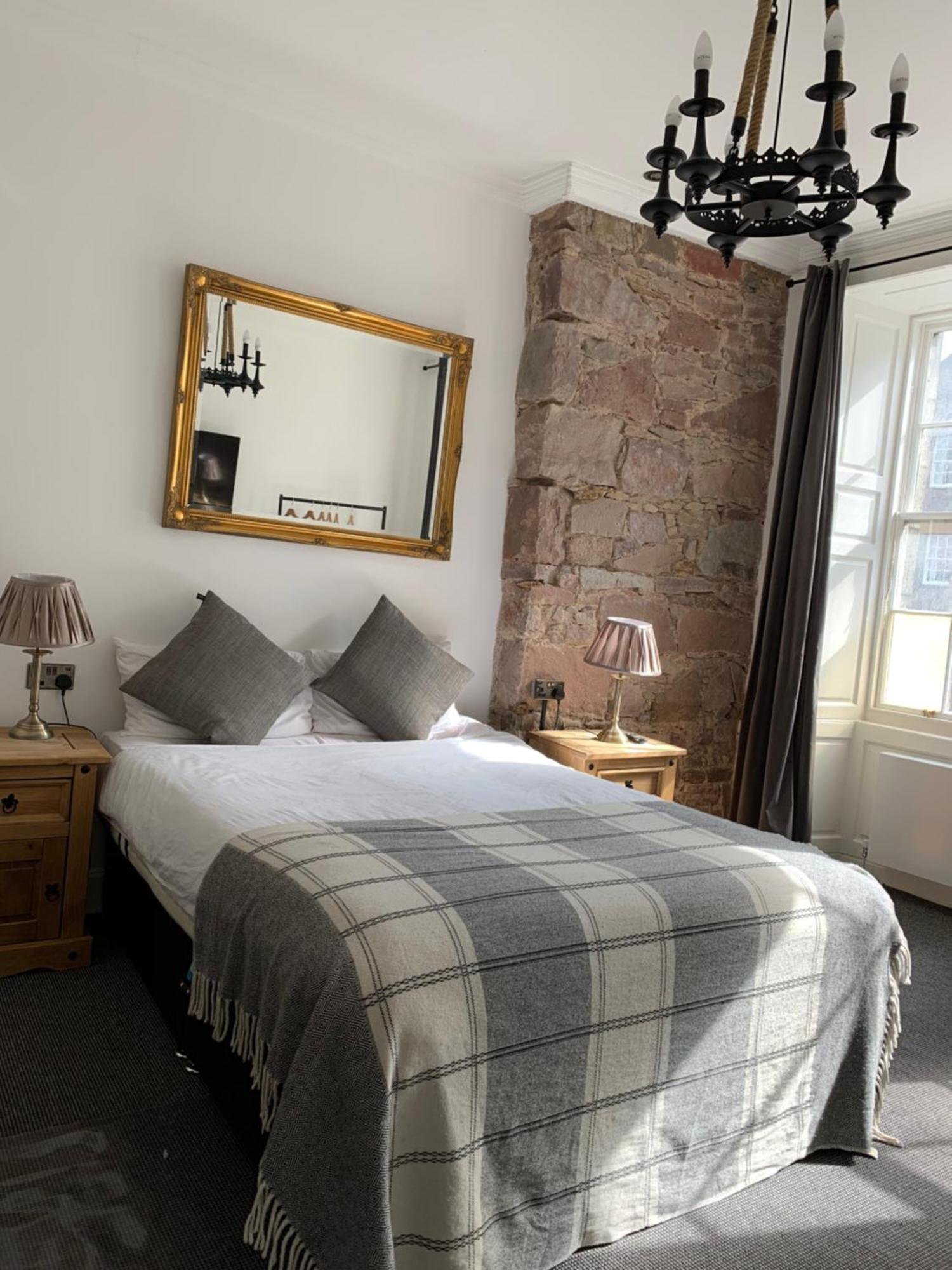 Royal Mile Balconies By The Castle 5* Edinburgh