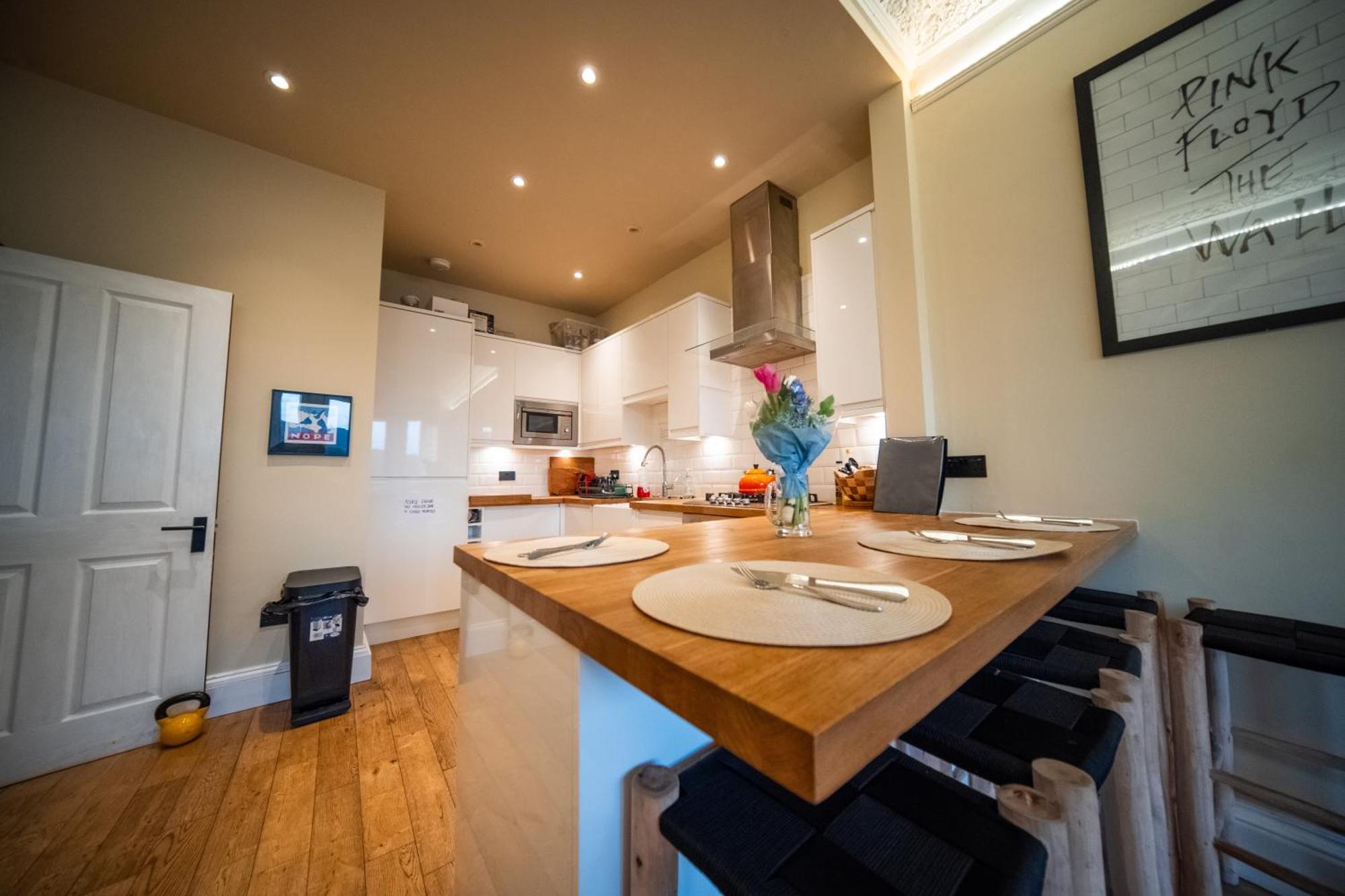 Spacious Flat, Close To The Centre With Scenic Views * Edinburgh