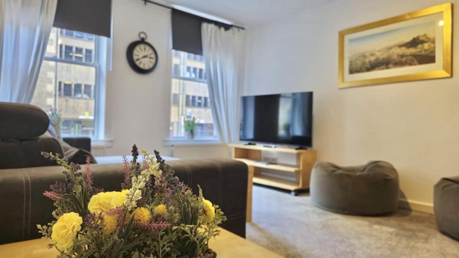Old Town - Royal Mile Neighbour 2-bed Apartment *