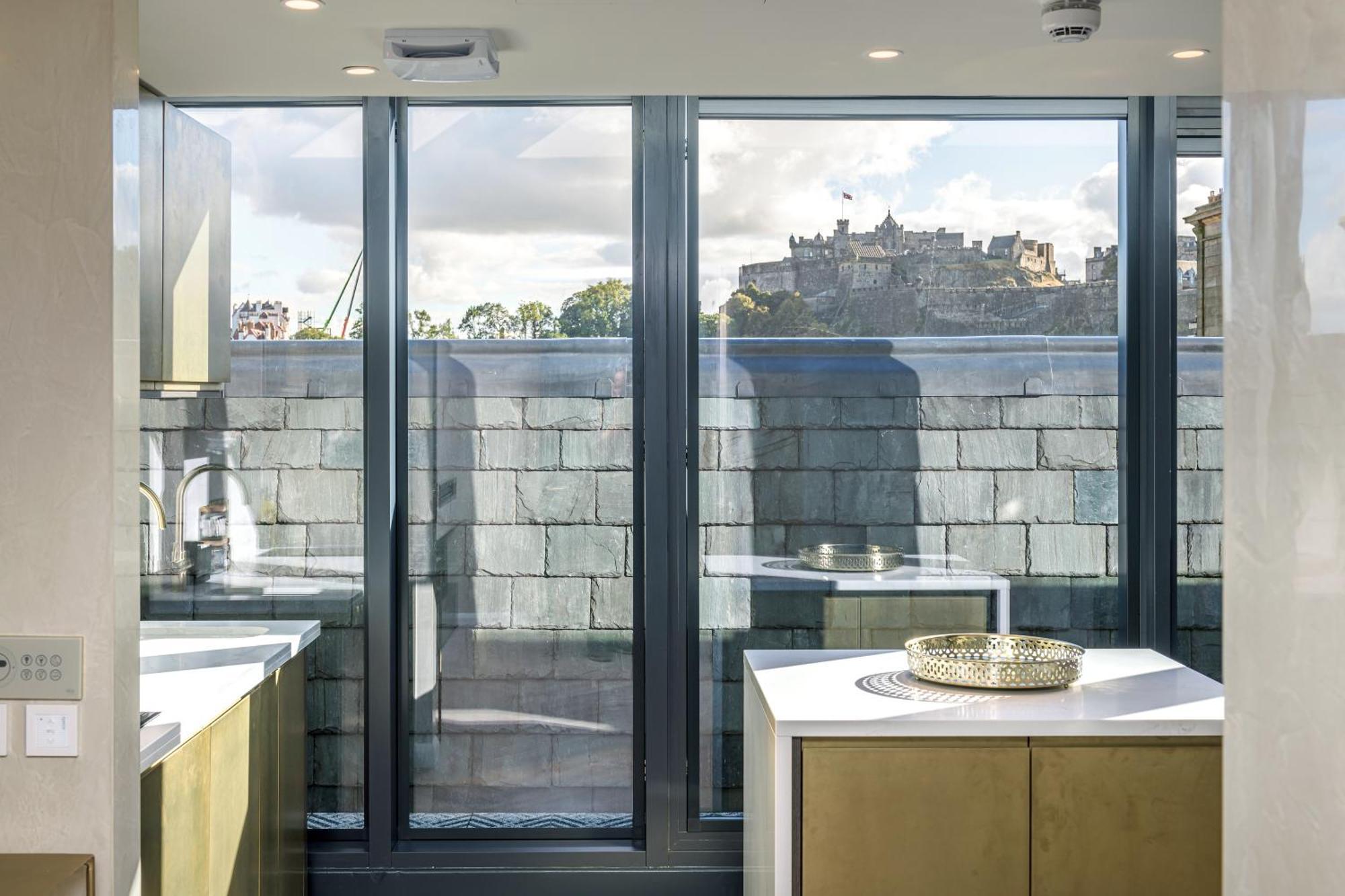 The Righ Penthouse Aparthotel