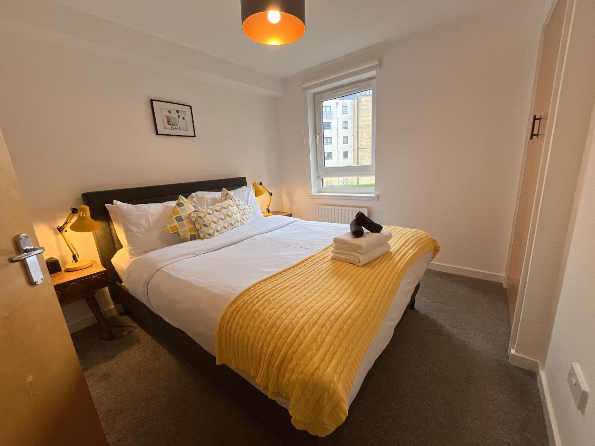 Apartment 2 Bath Free Parking *
