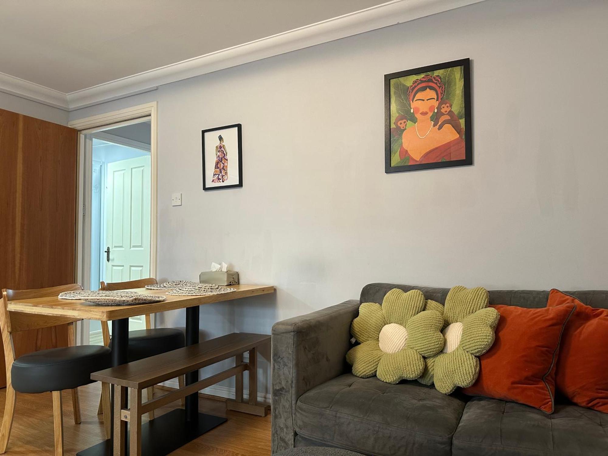 Private Main Door Lovely 2 Bedroom * EDI