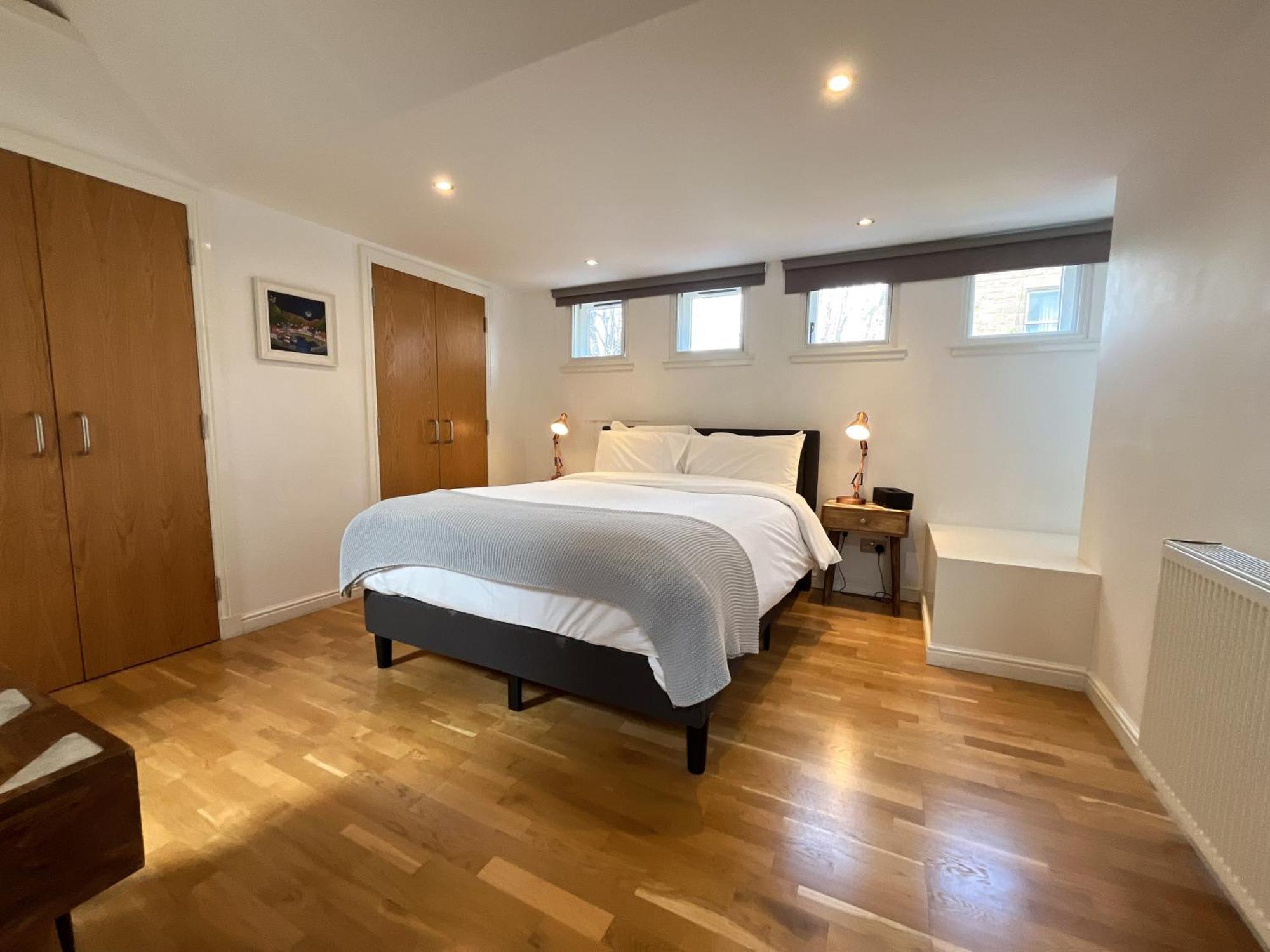 Private Parking 2 Bed 2 Bath Apartment
