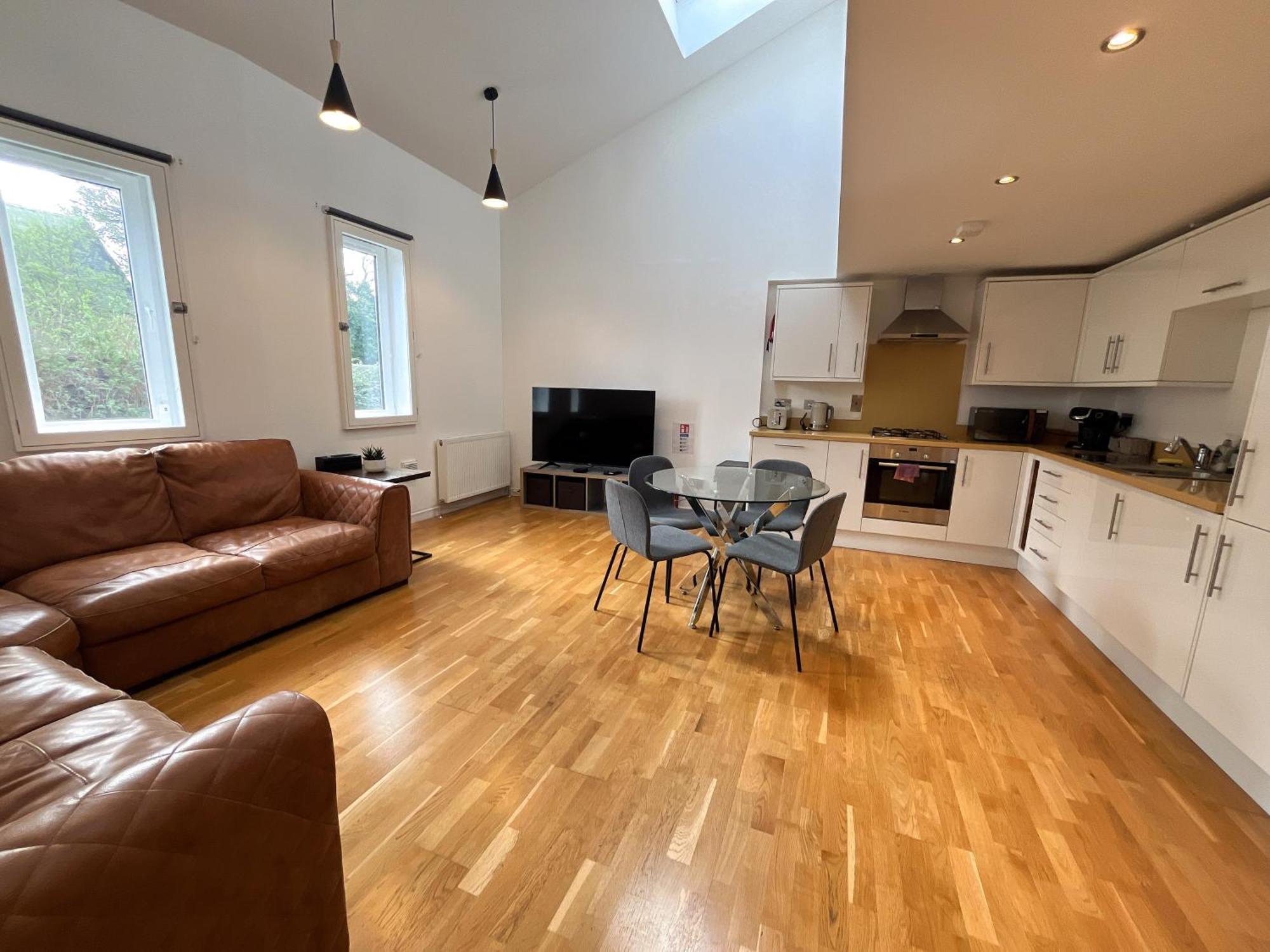 Apartment Private Parking 2 Bed 2 Bath *