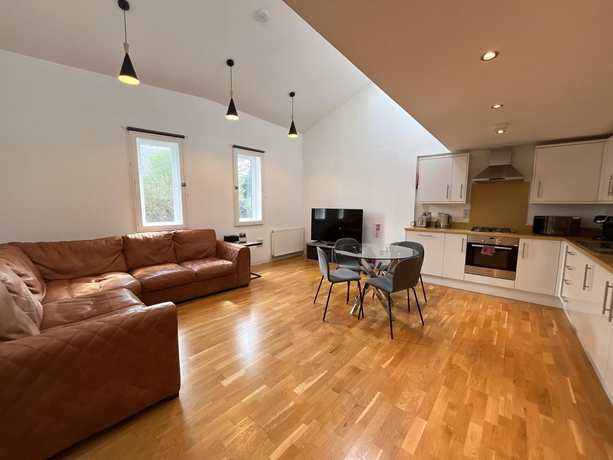 Apartment Private Parking 2 Bed 2 Bath