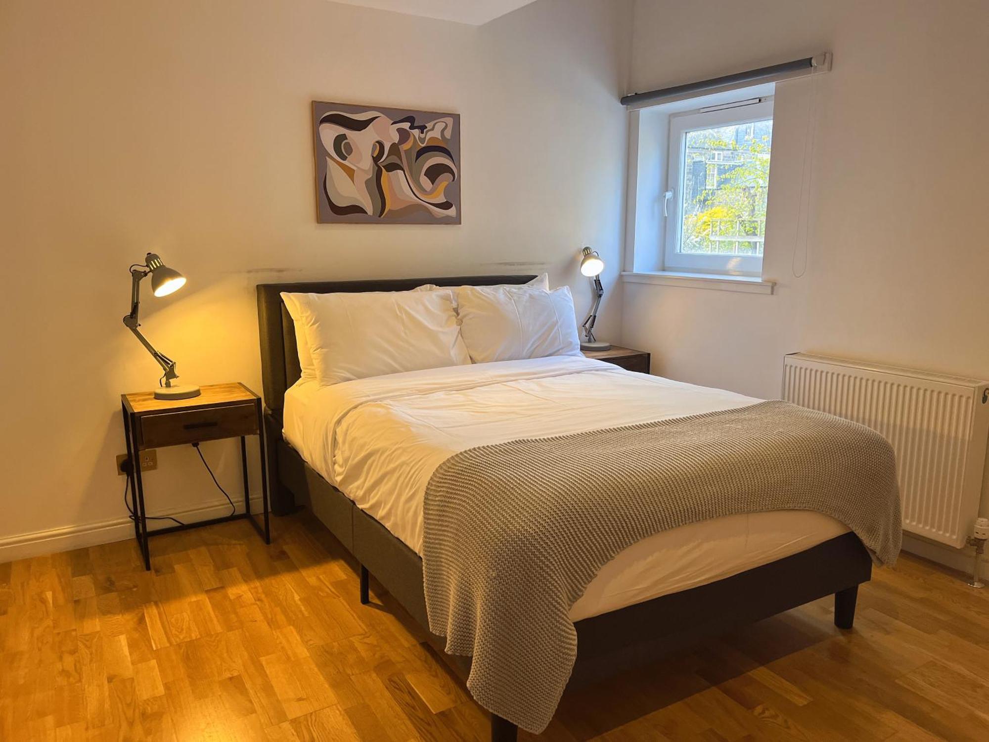 Private Parking 2 Bed 2 Bath Apartment Edinburgh