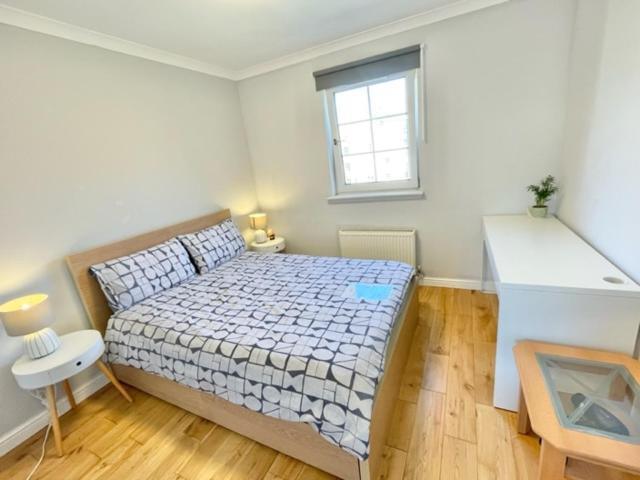 Double With Private Bathroom And Parking Homestay