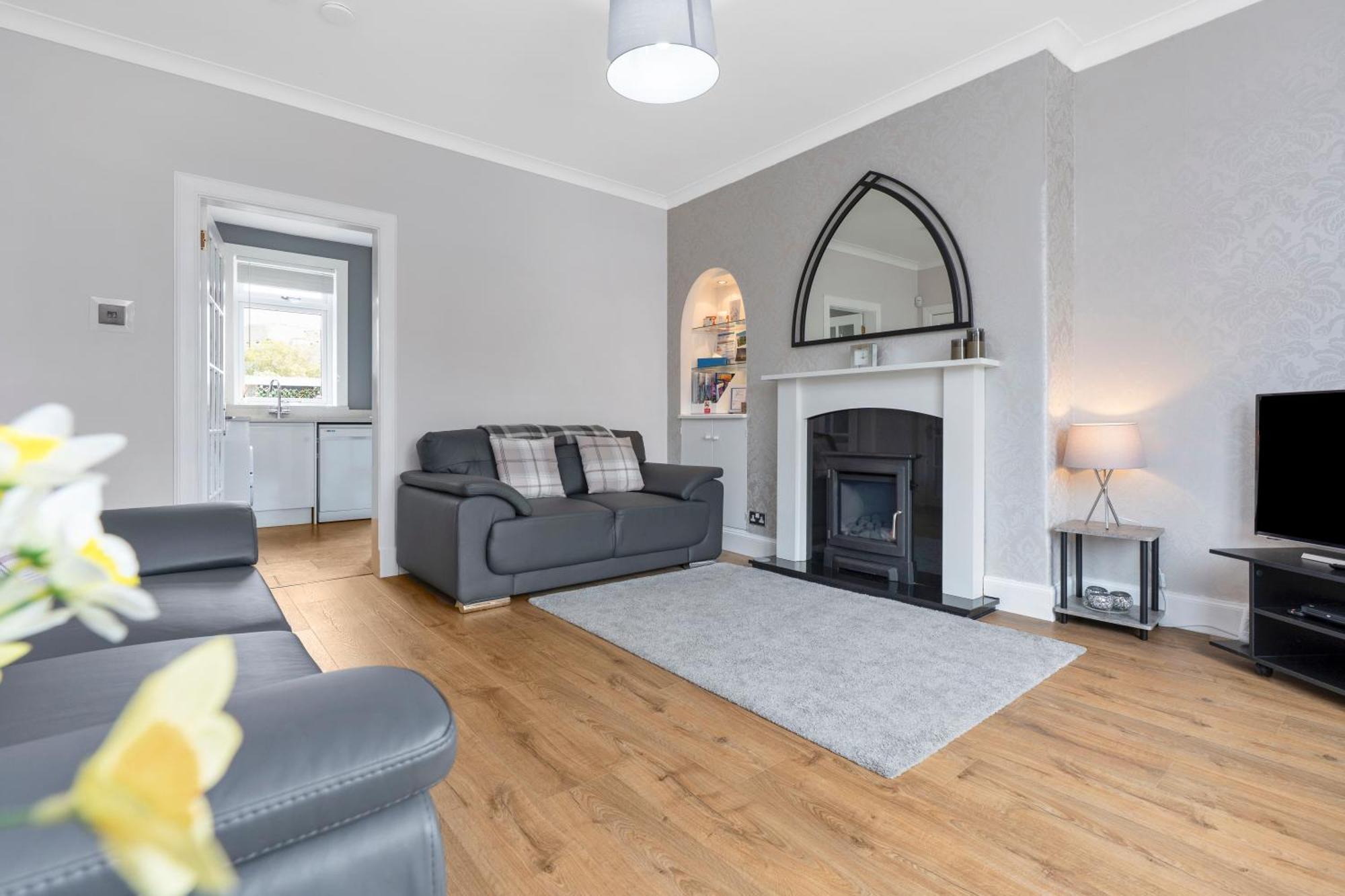Apartment Crewe - 2 Bed, Free Off Street Parking And Private Garden Edinburgh