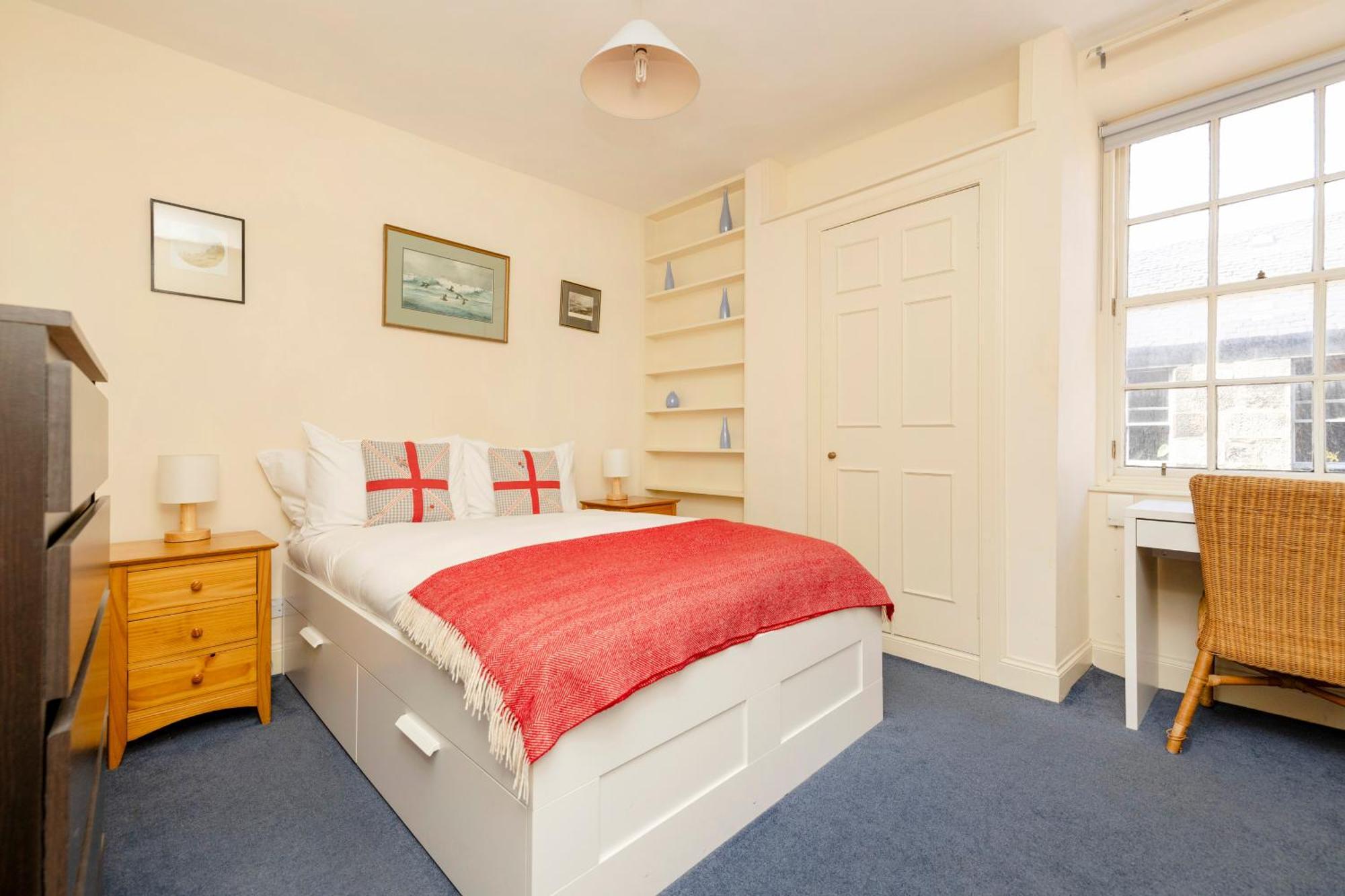 Joivy Gorgeous 2-bed Flat Near Castle Apartment