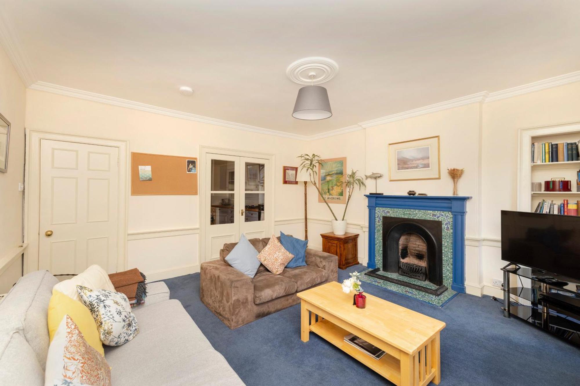 Joivy Gorgeous 2-bed Flat Near Castle Apartment