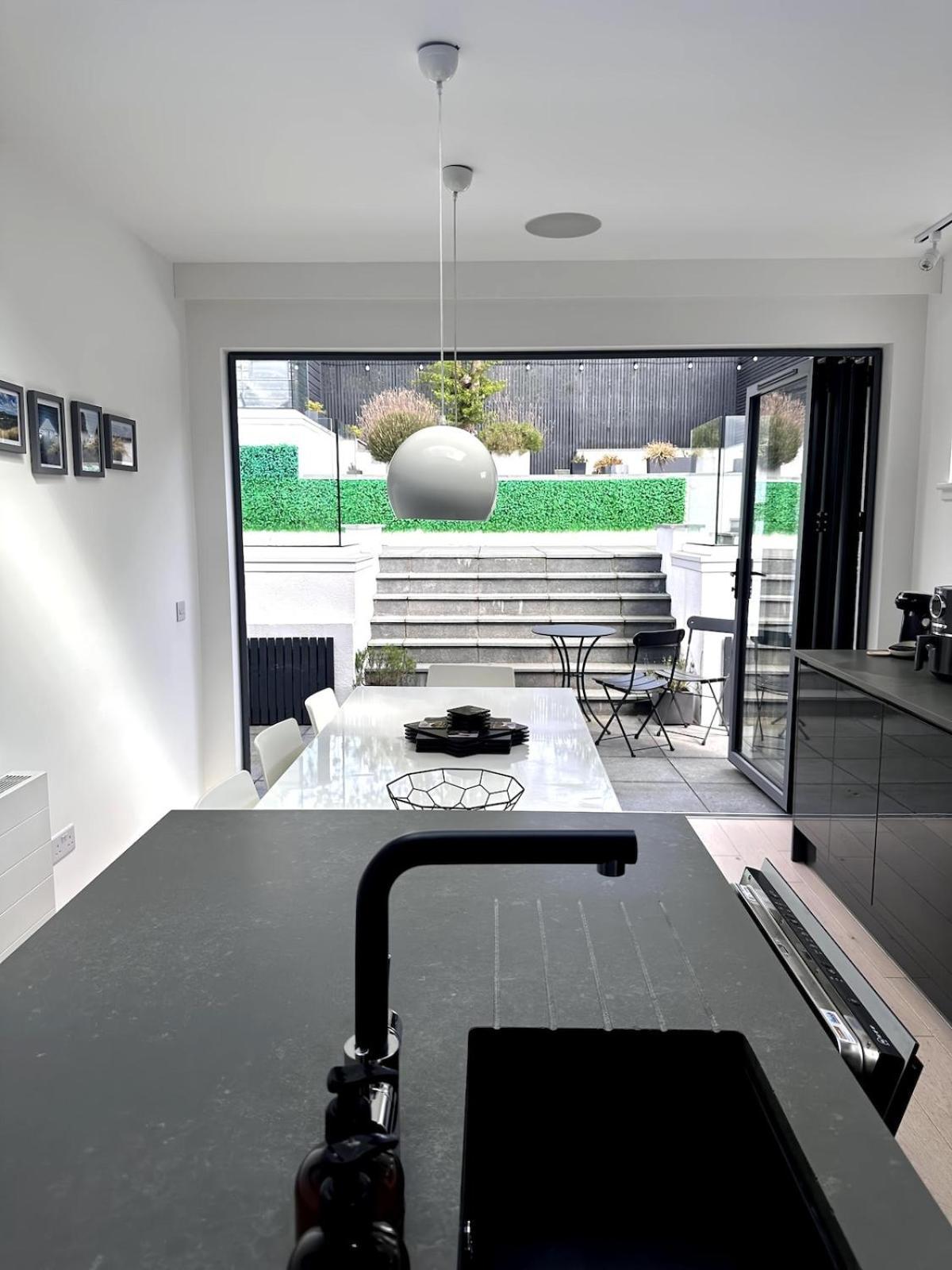 Kaimes Kip Stylish Five Bedroom Holiday home