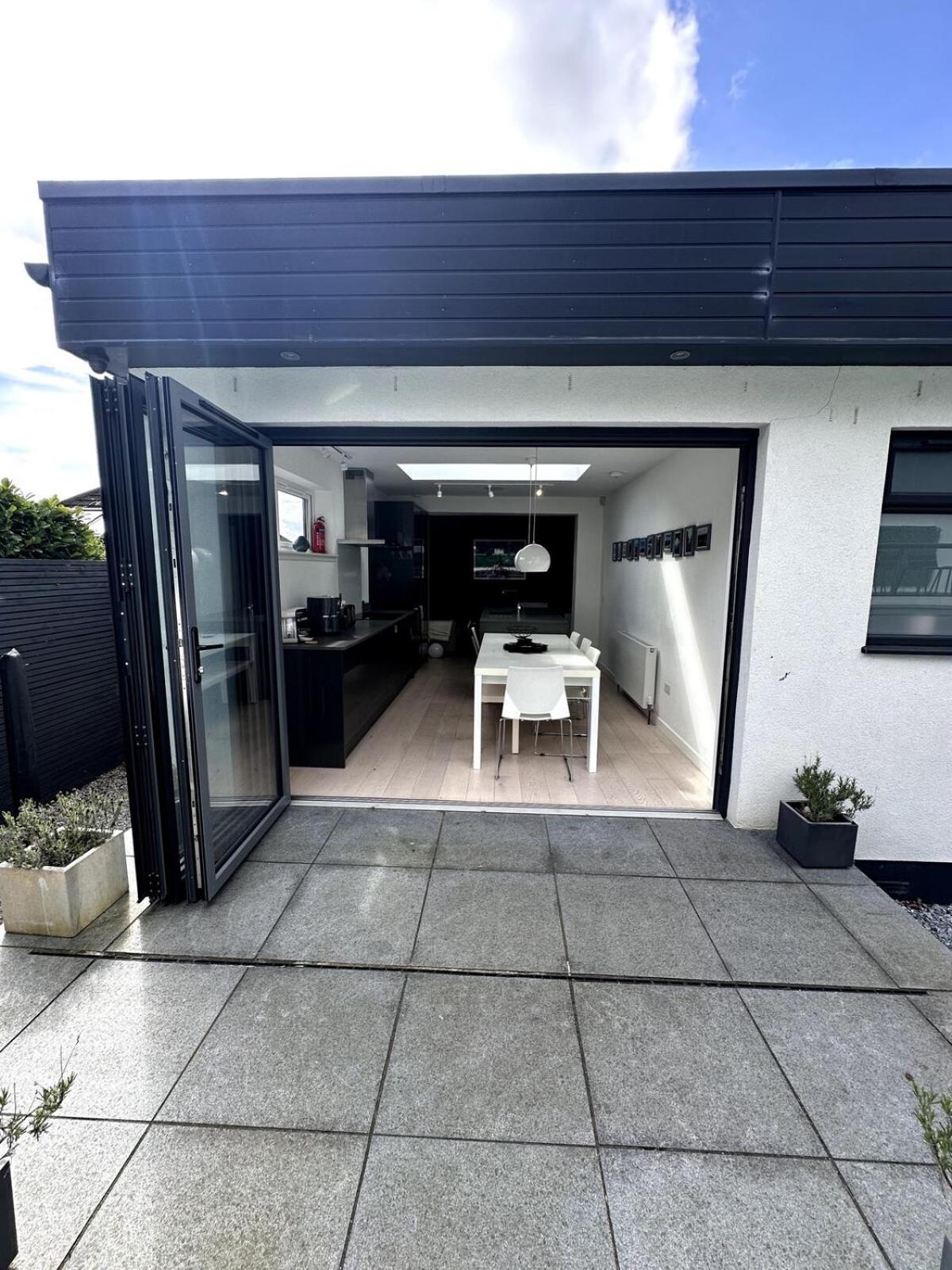 Kaimes Kip Stylish Five Bedroom Holiday home