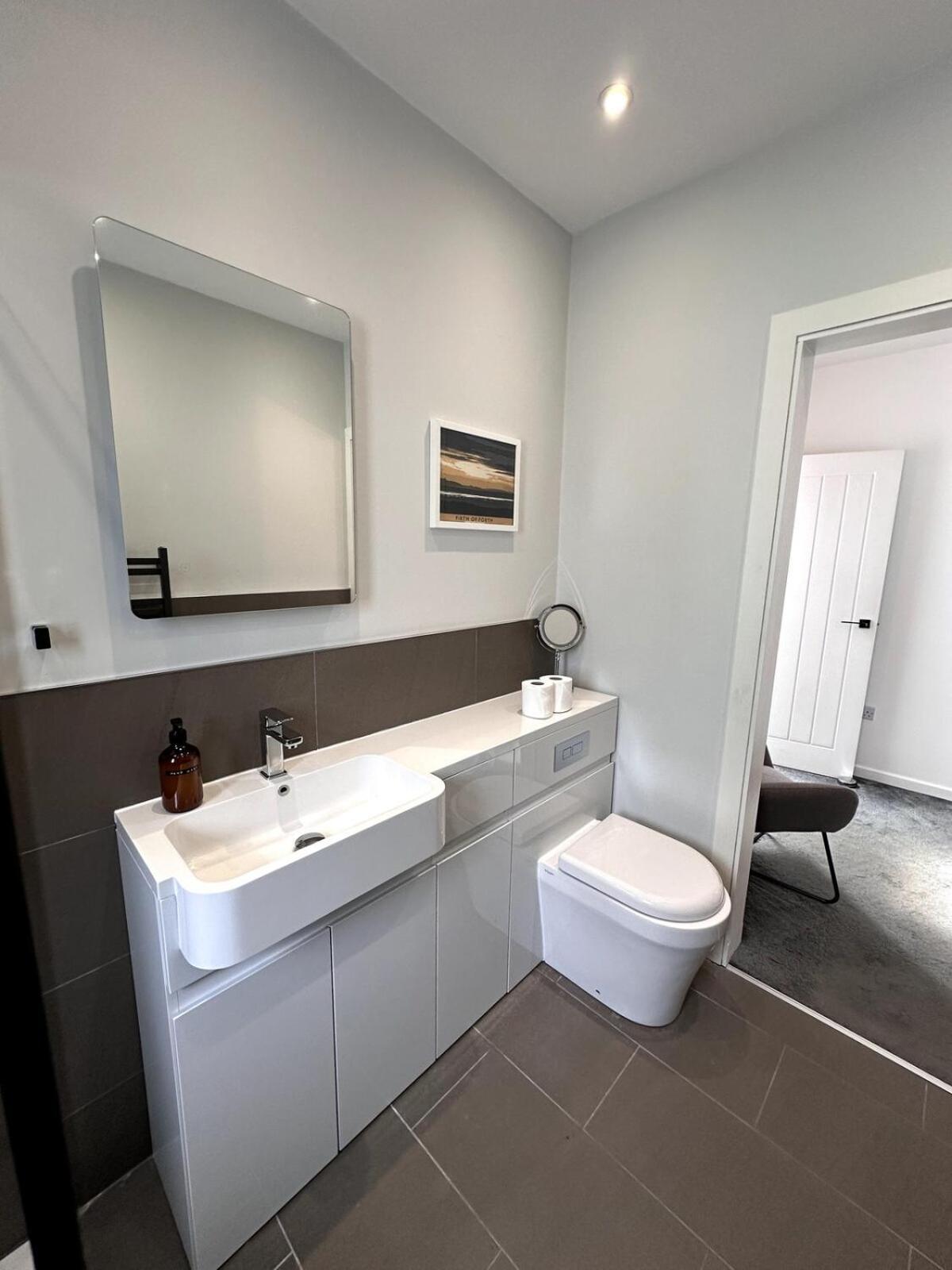 Kaimes Kip Stylish Five Bedroom *