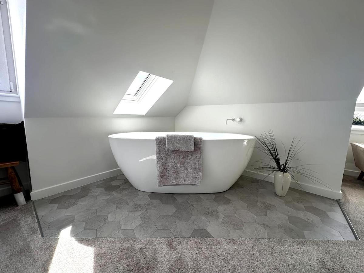 Kaimes Kip Stylish Five Bedroom Holiday home *