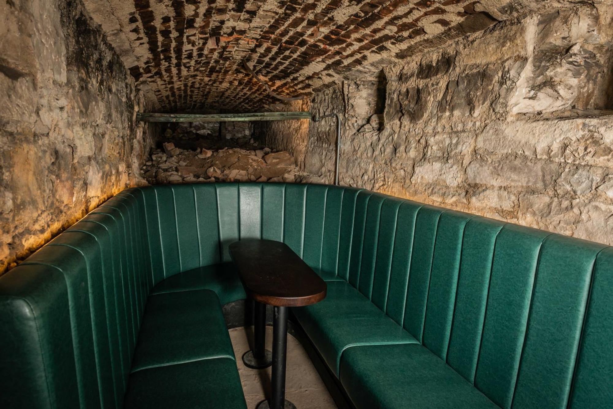 Code Pod - The Court - Hostel *