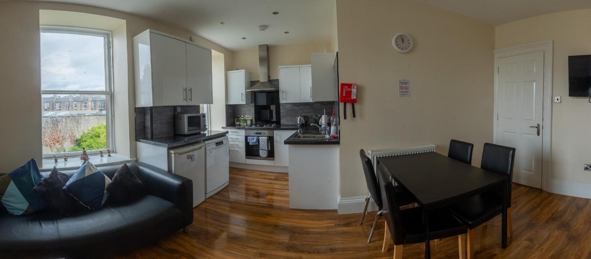 3 Bedroom With Castle Views Apartment