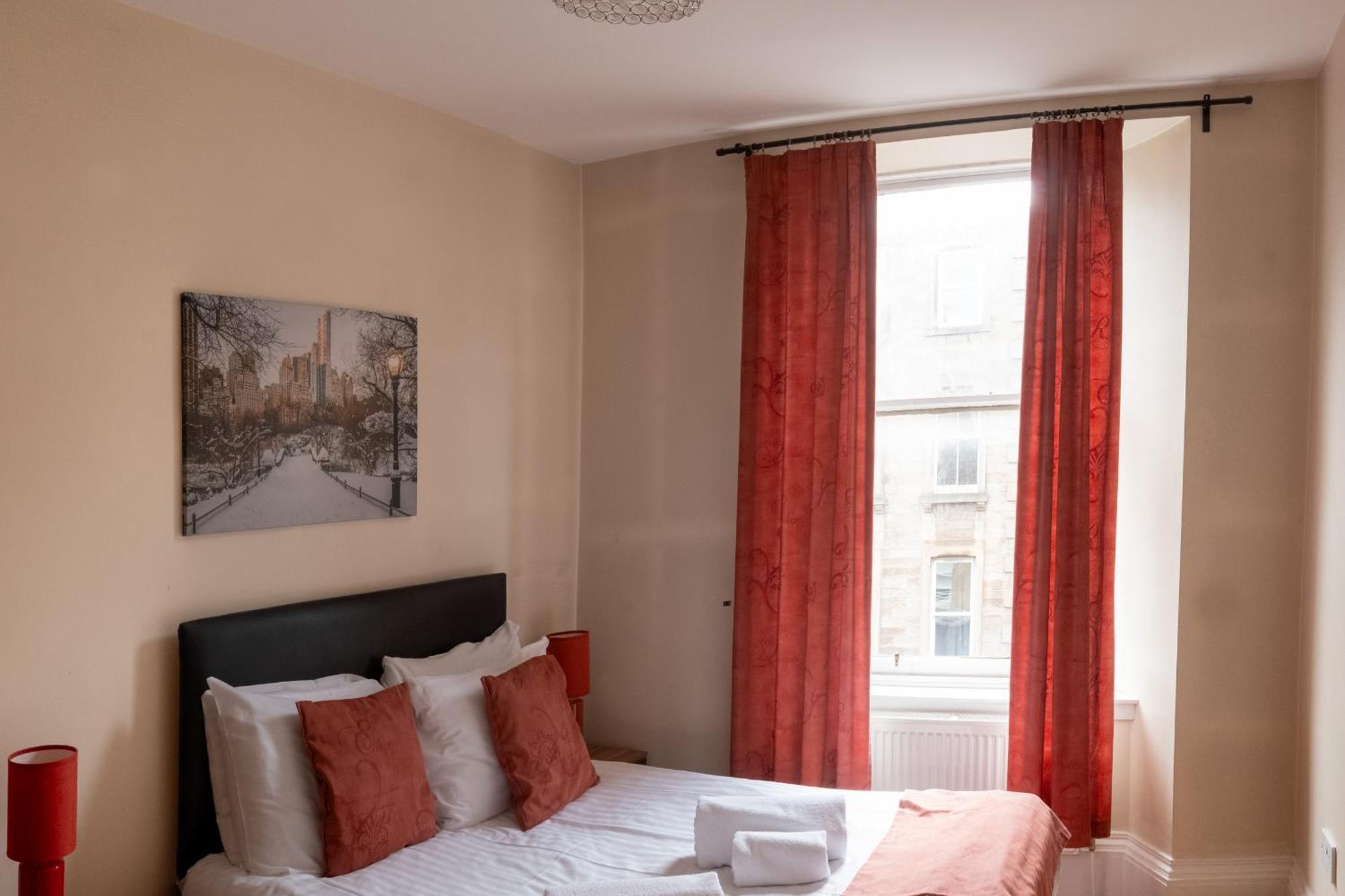 3 Bedroom With Castle Views Apartment *