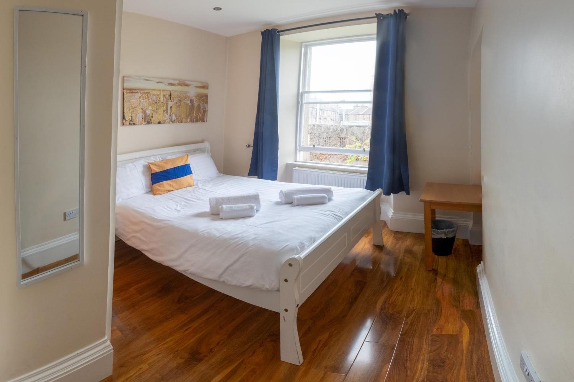 Apartment 3 Bedroom With Castle Views Edinburgh