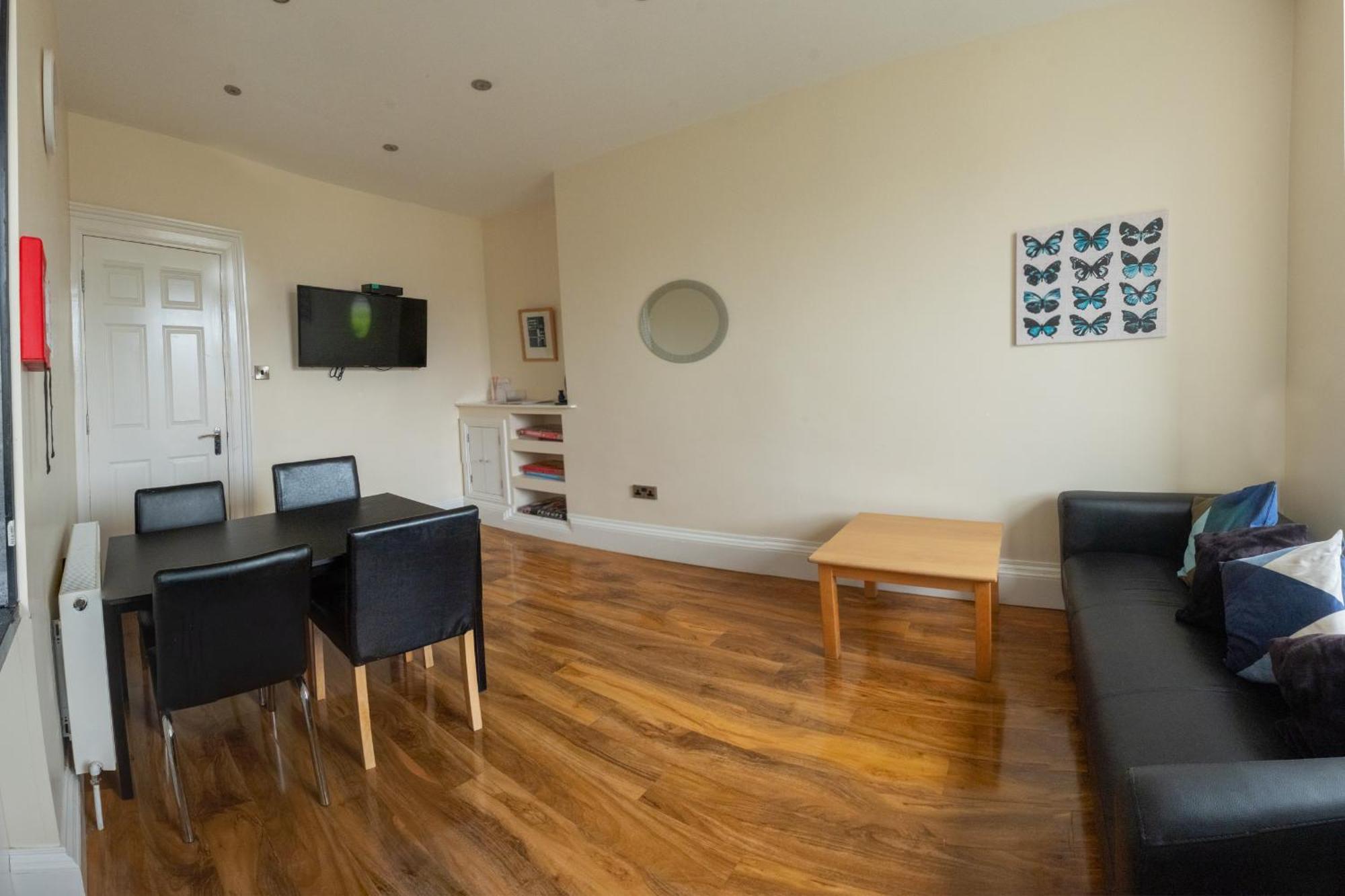 3 Bedroom With Castle Views Apartment *