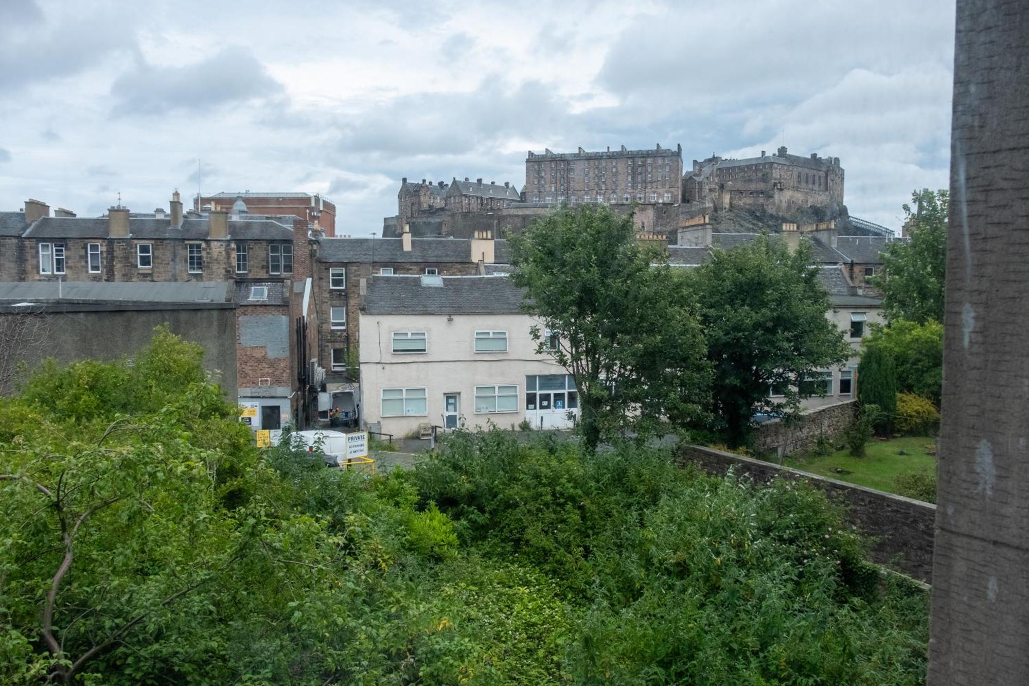 3 Bedroom With Castle Views Apartment