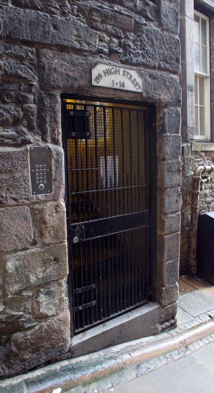 Innercitylets - Royal Mile Apartment *