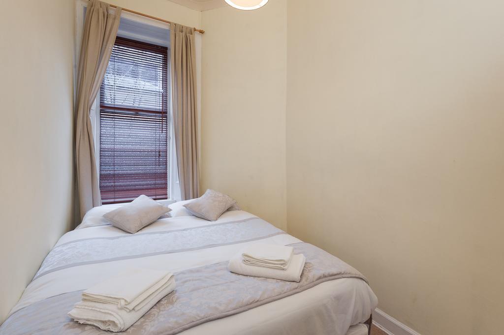 Pitt Street Beautiful Spacious Free Parking And Free Sanitizer *