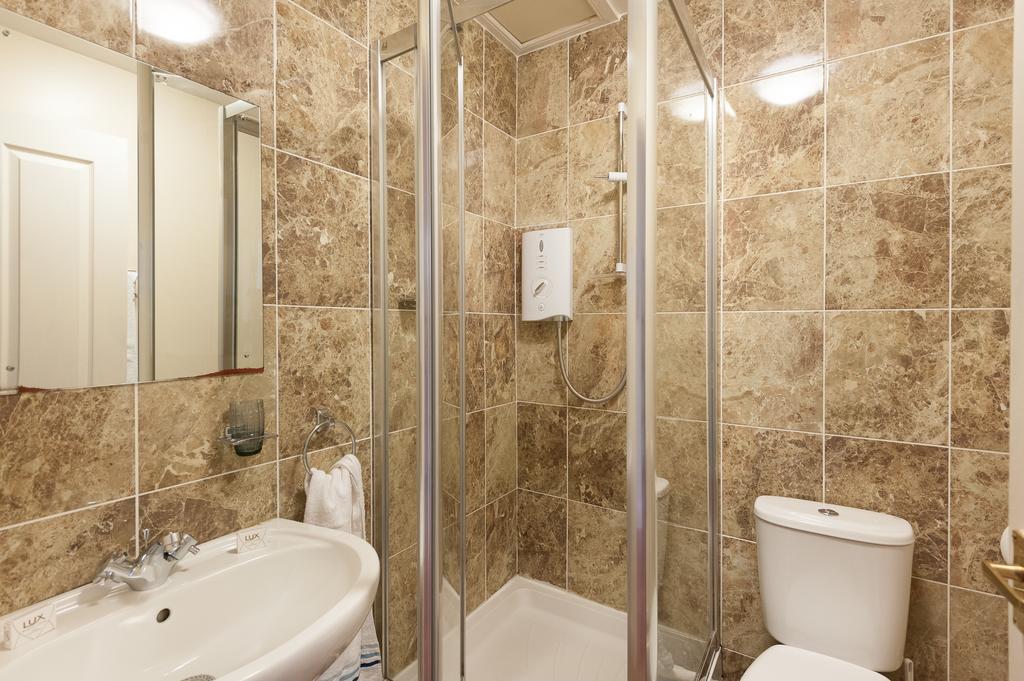 Pitt Street Beautiful Spacious Free Parking And Free Sanitizer Apartment *