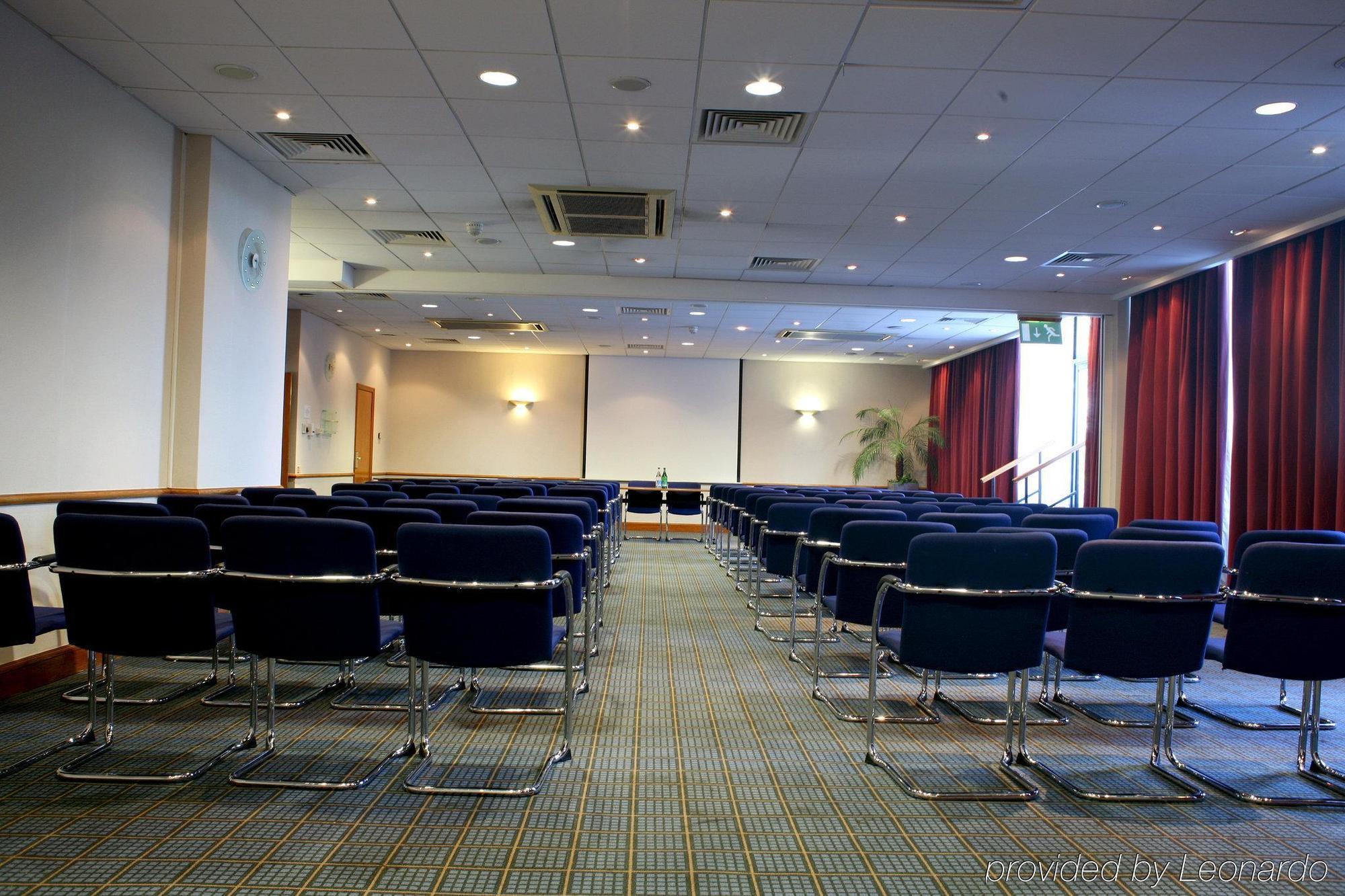 Hotel Holiday Express City West By Ihg 3*