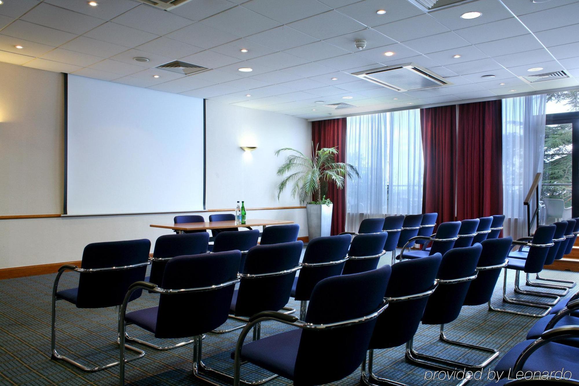 Holiday Express City West By Ihg Edinburgh