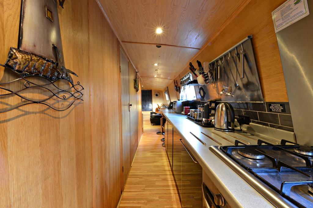 - Houseboats
