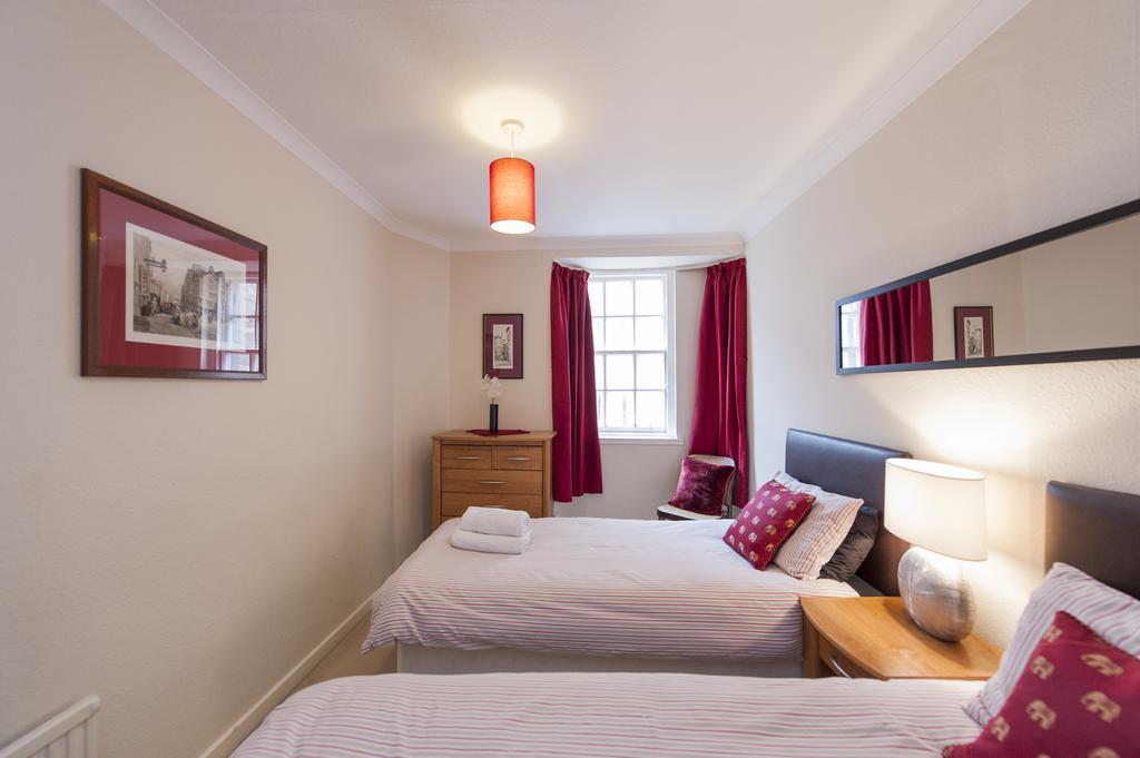 Apartment Writers View, Royal Mile *