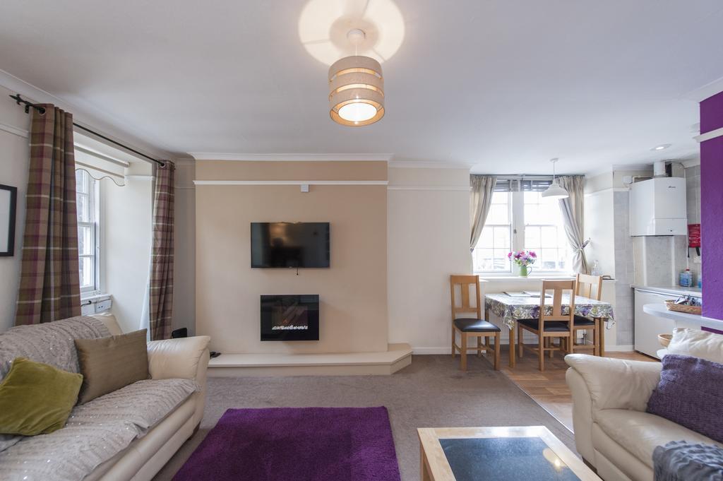Apartment Writers View, Royal Mile Edinburgh