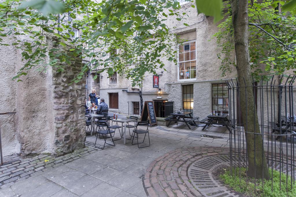 Apartment Writers View, Royal Mile *