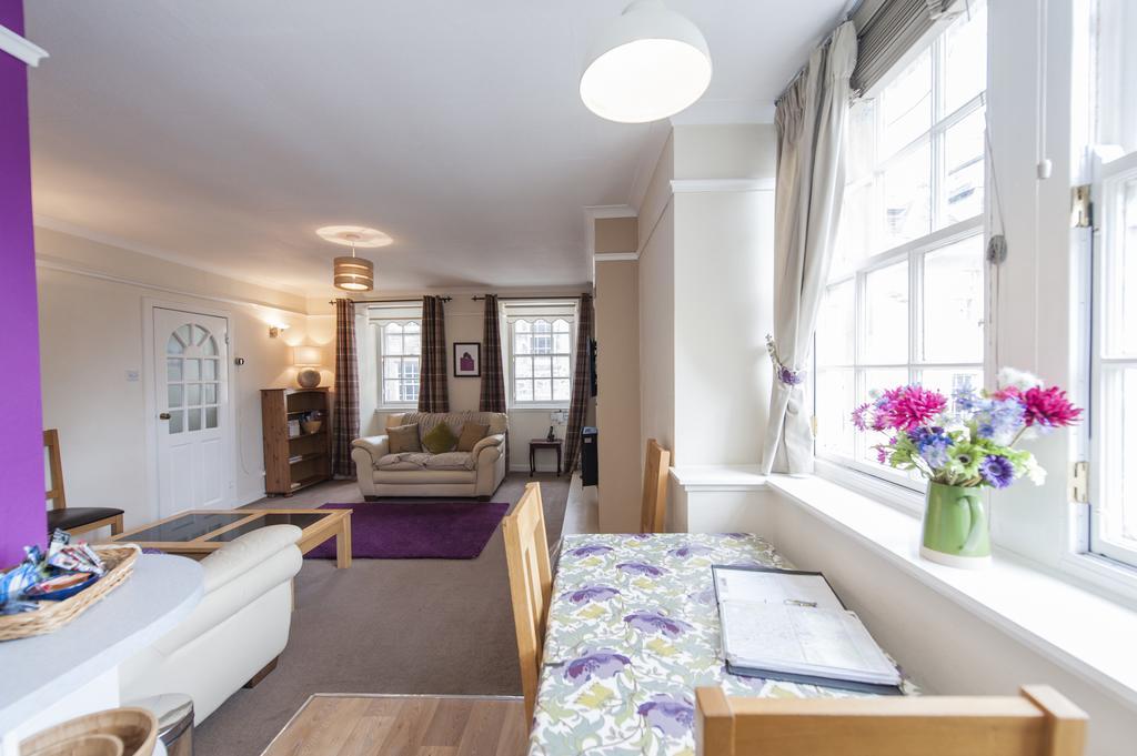 Apartment Writers View, Royal Mile
