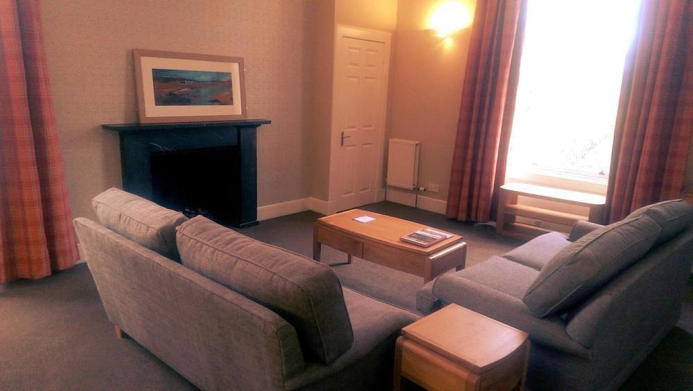 Fountain Court - Royal Garden
