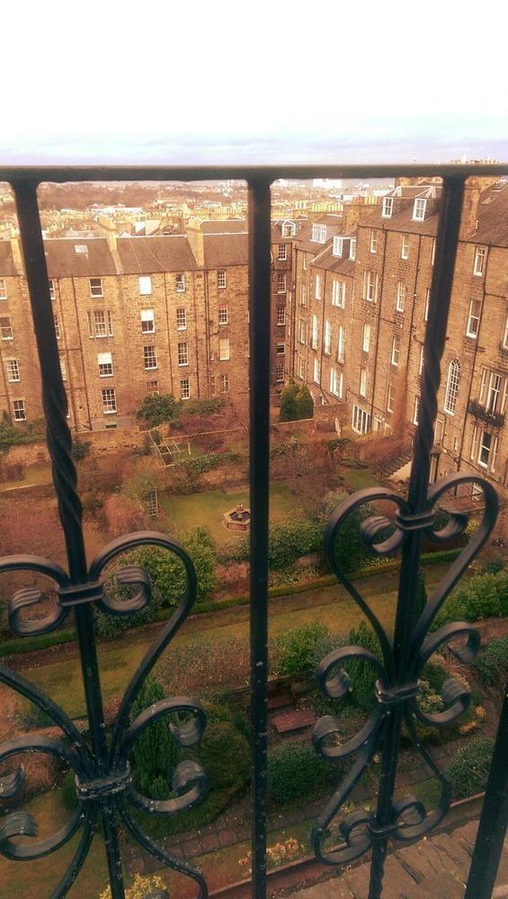 Fountain Court - Royal Garden