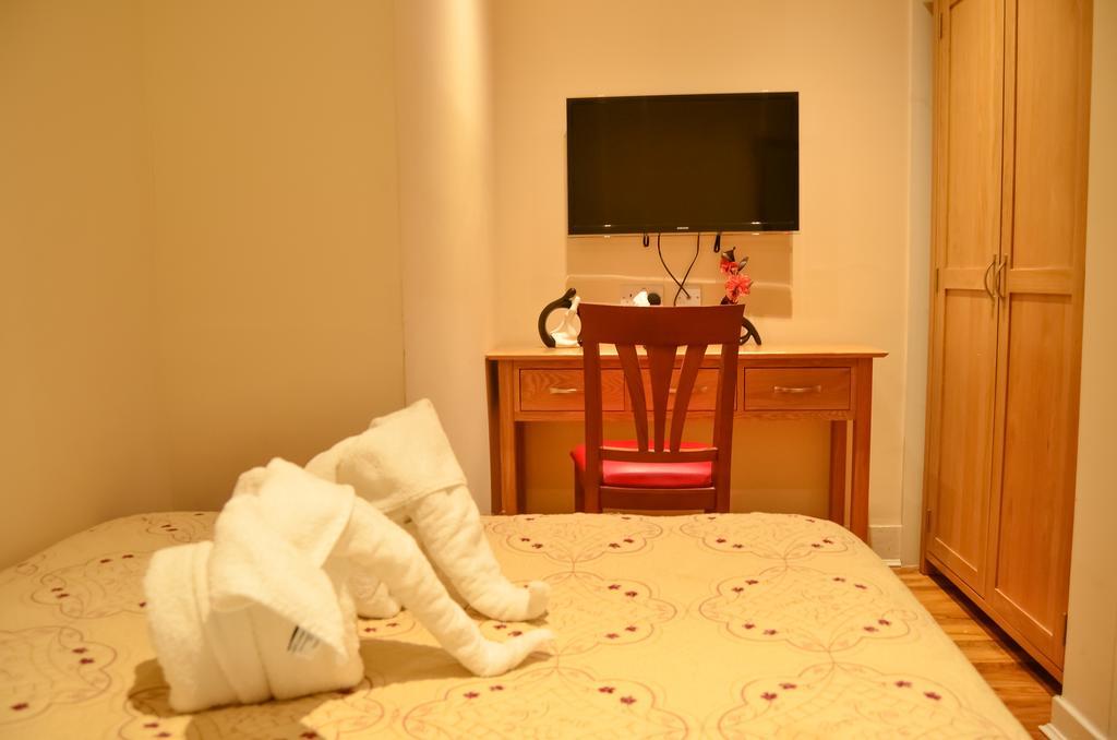 Edinburgh City Suites 4*