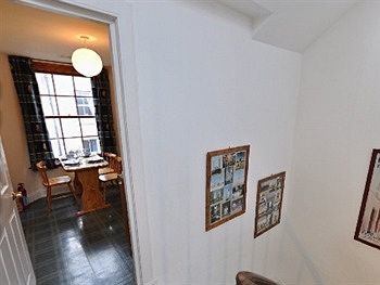 19 Meadow Place 2* Edinburgh