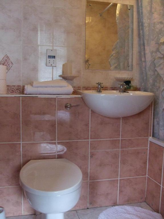 Swan Lake Bed & Breakfast 3*