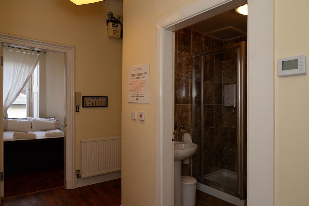 Pitt Street Beautiful Spacious Free Parking And Free Sanitizer *