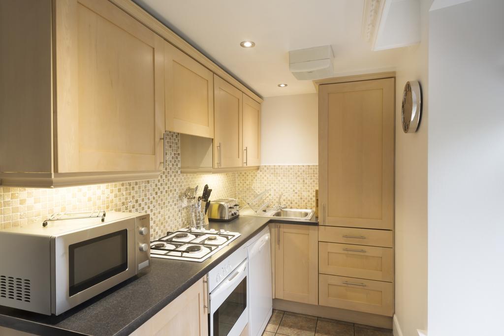 Fountain Court - Royal Garden