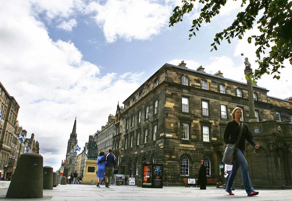 Parliament Sq Edinburgh