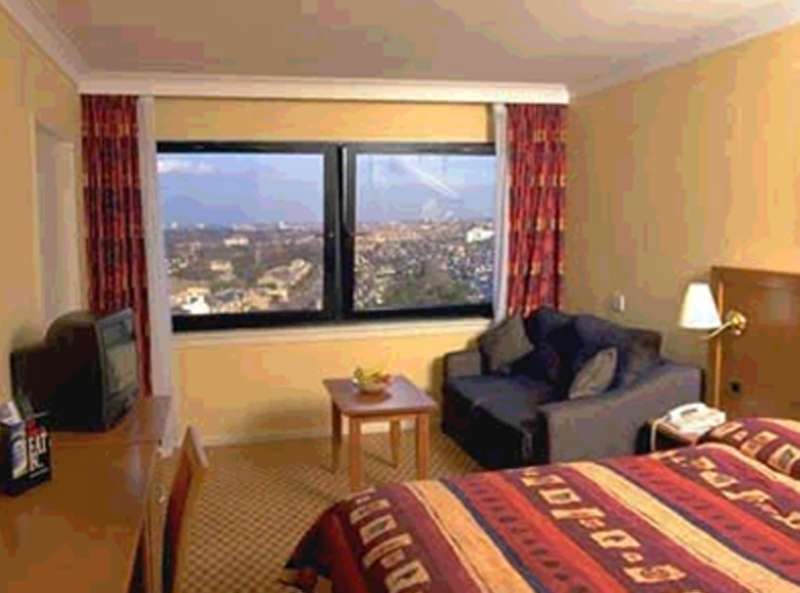 Hotel Holiday Express City West By Ihg 3*