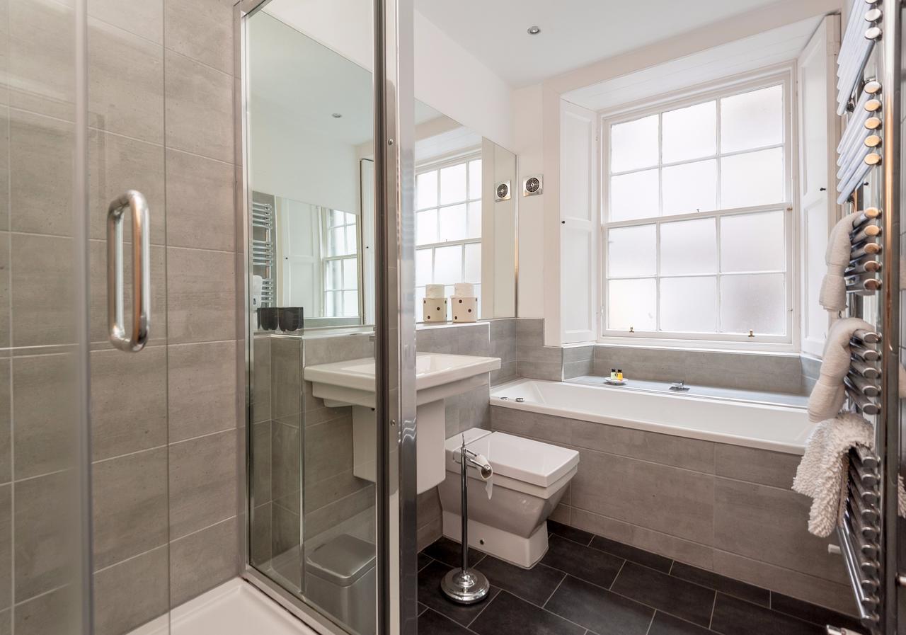 Parliament Sq Apartment