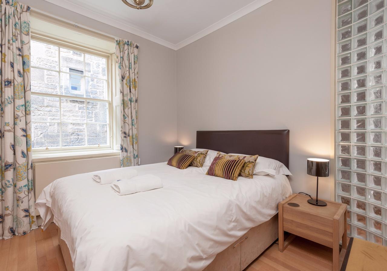 Apartment Parliament Sq