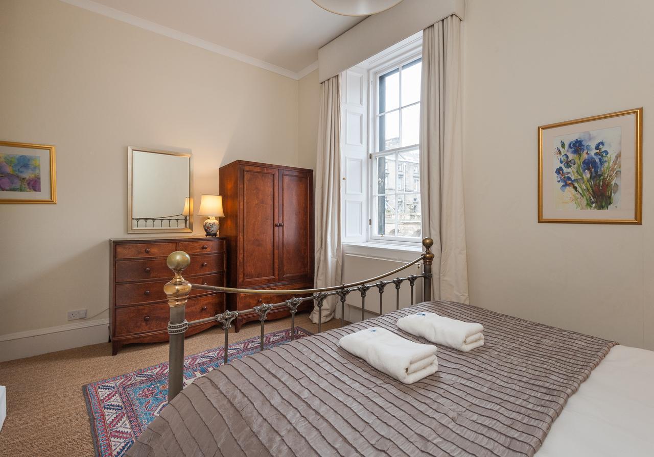 Parliament Sq Apartment