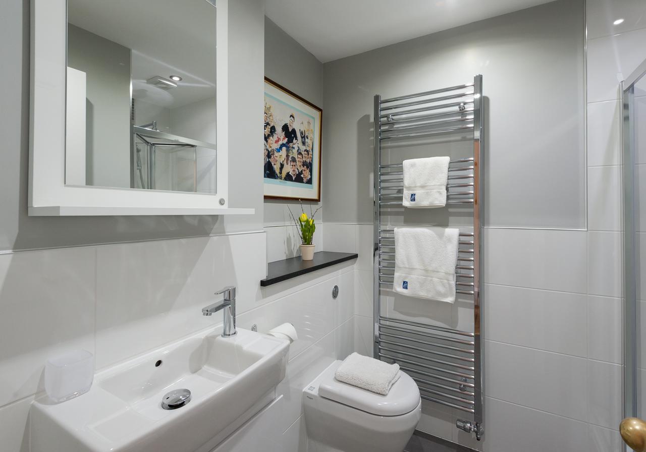 Parliament Sq Apartment