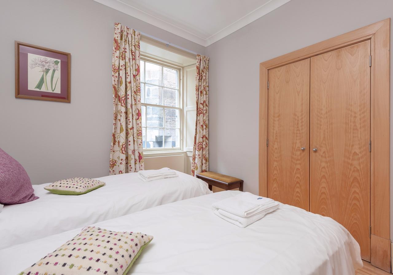 Parliament Sq Apartment