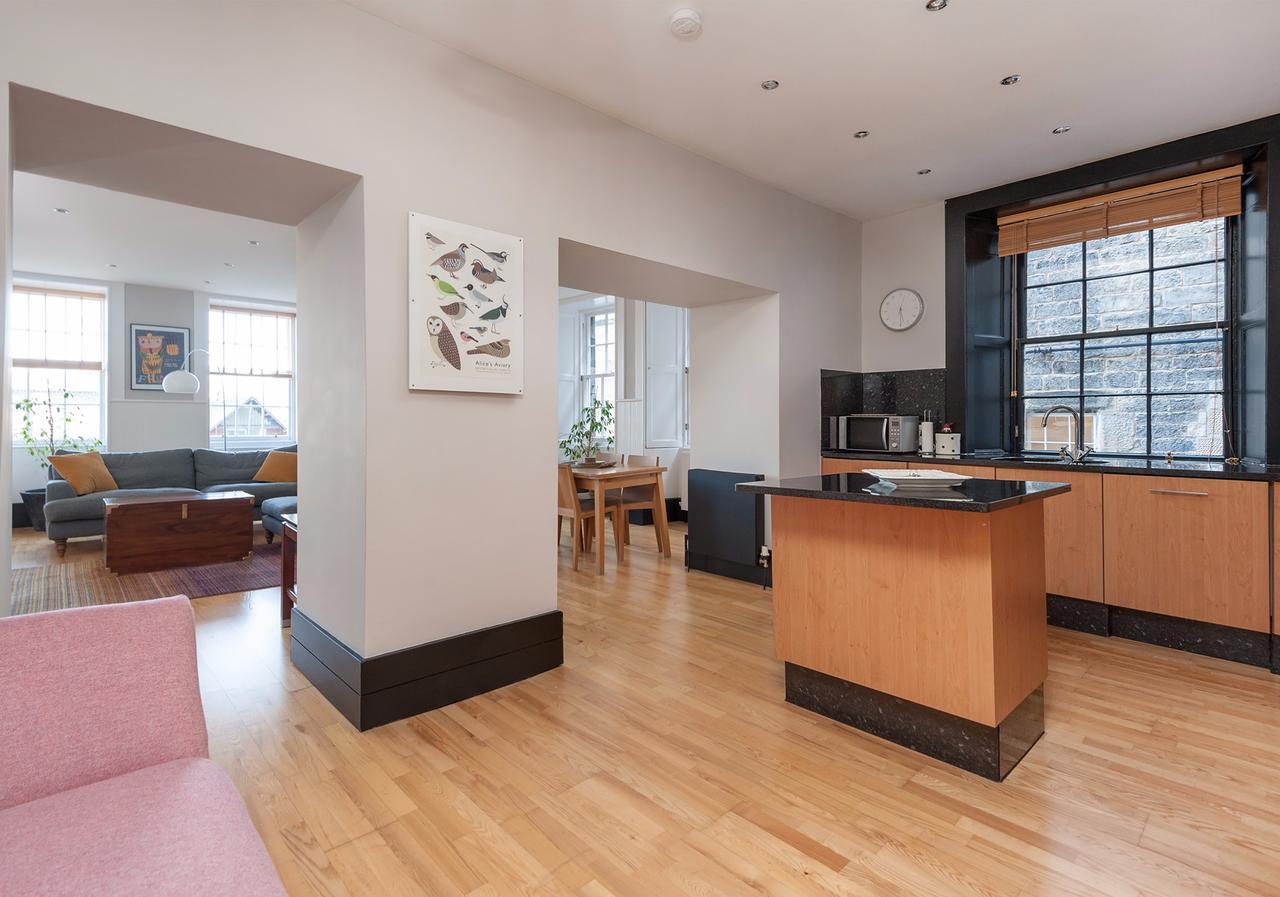 Parliament Sq Apartment *